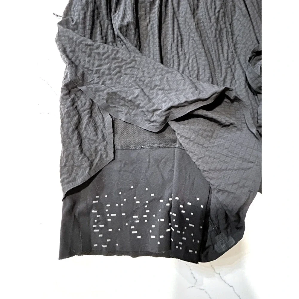 Lululemon Lab Mens 2-in-1 Running Shorts Black Textured Reflective Liner 30